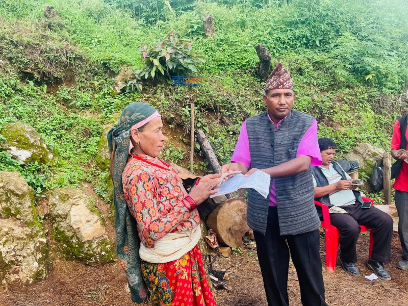 आगलागी पीडित सबैको घरमा टिनको छाना